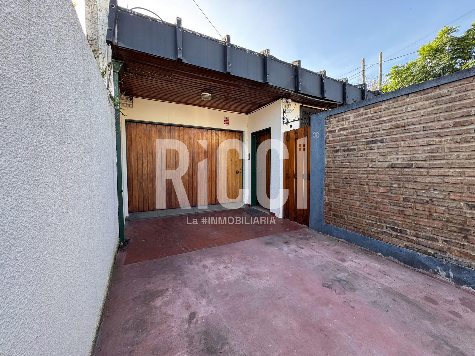 Foto Casa en Venta en Berazategui, Berazategui Casa en venta 6 ambientes Berazategui Apto credito