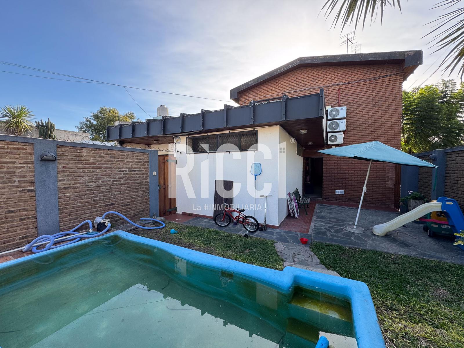 Foto Casa en Venta en Berazategui, Berazategui Casa en venta 6 ambientes Berazategui Apto credito