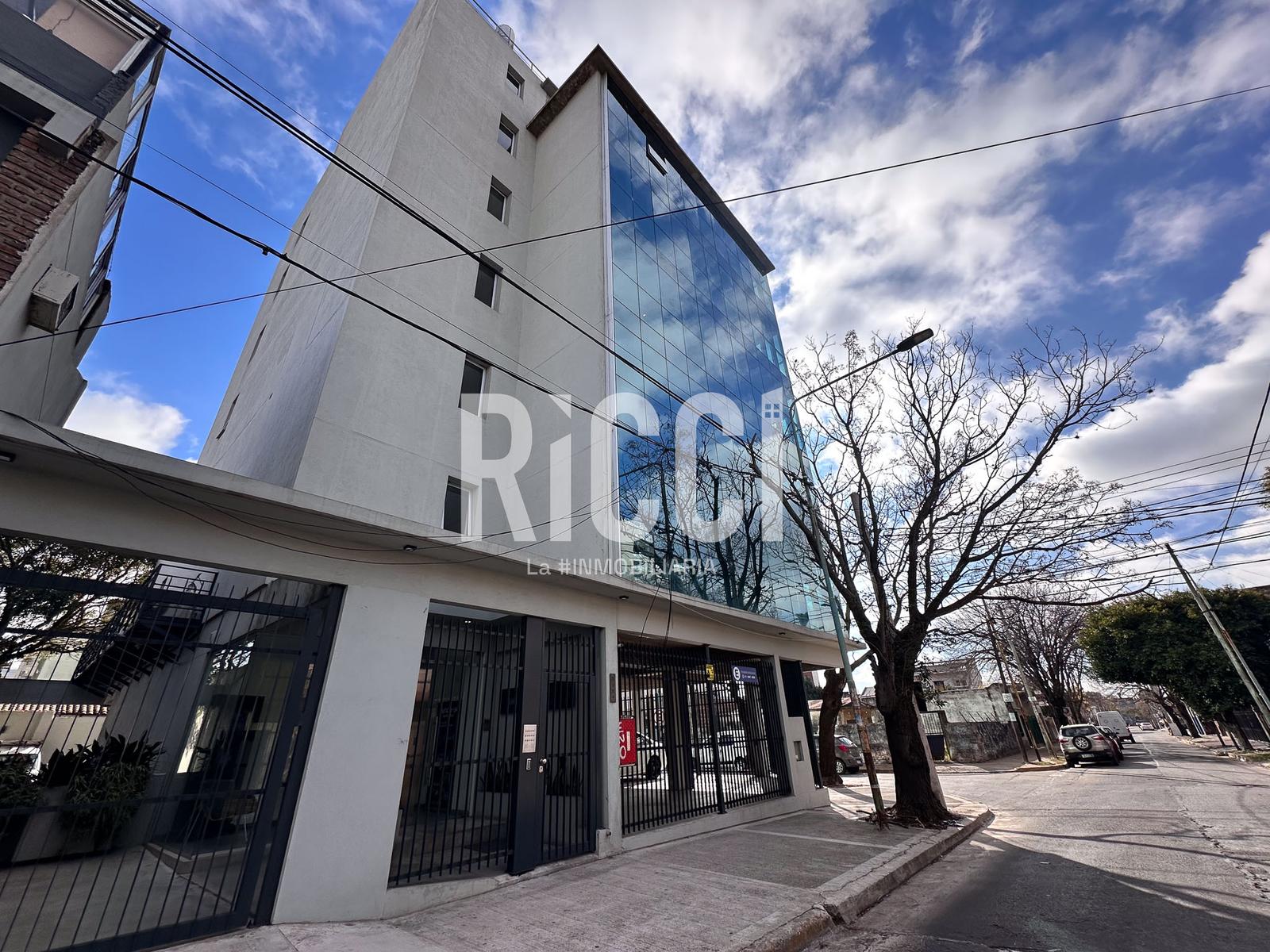 Foto Oficina en Venta en Berazategui, Berazategui Edificio comercial en venta con oficinas berazategui centro