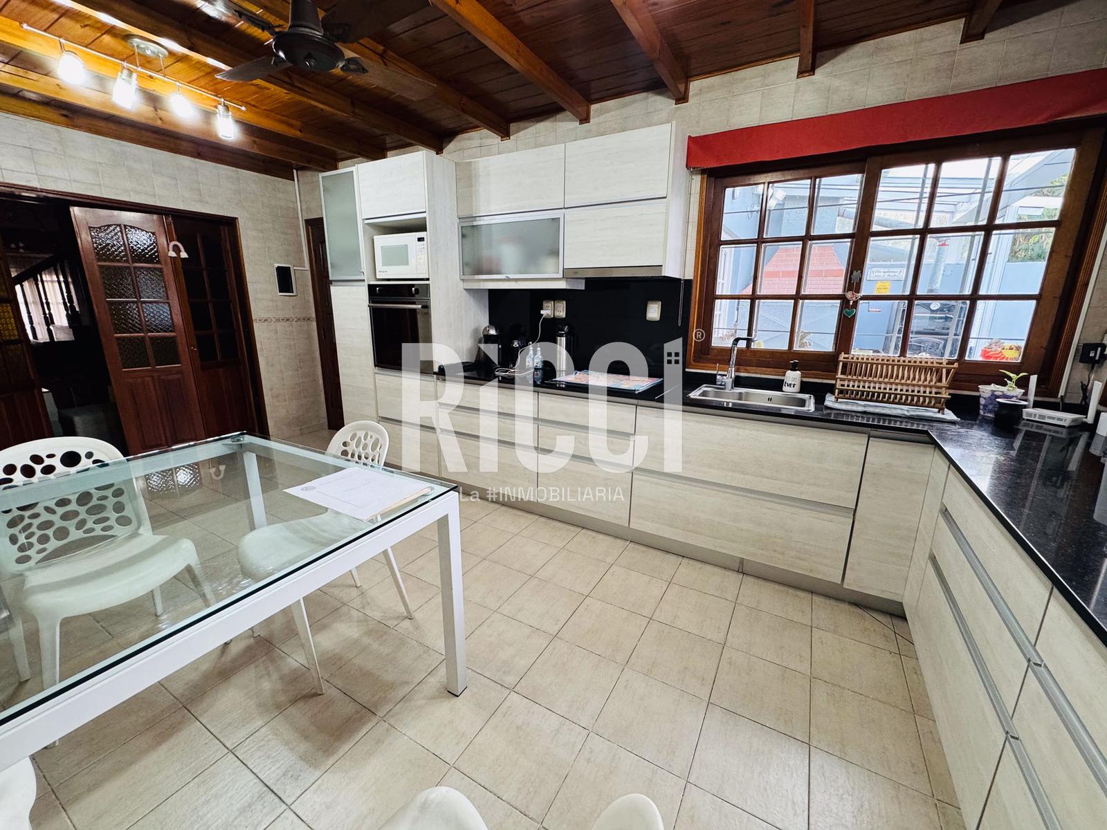 Foto Casa en Venta en Berazategui, G.B.A. Zona Sur Casa 5 ambientes en venta Berazategui