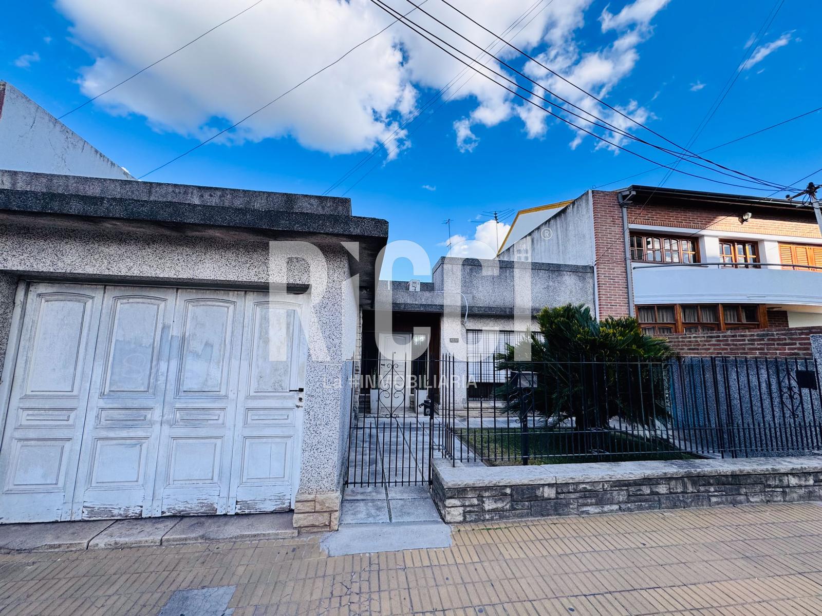 Foto Casa en Venta en Berazategui, Berazategui calle 10 al 4800