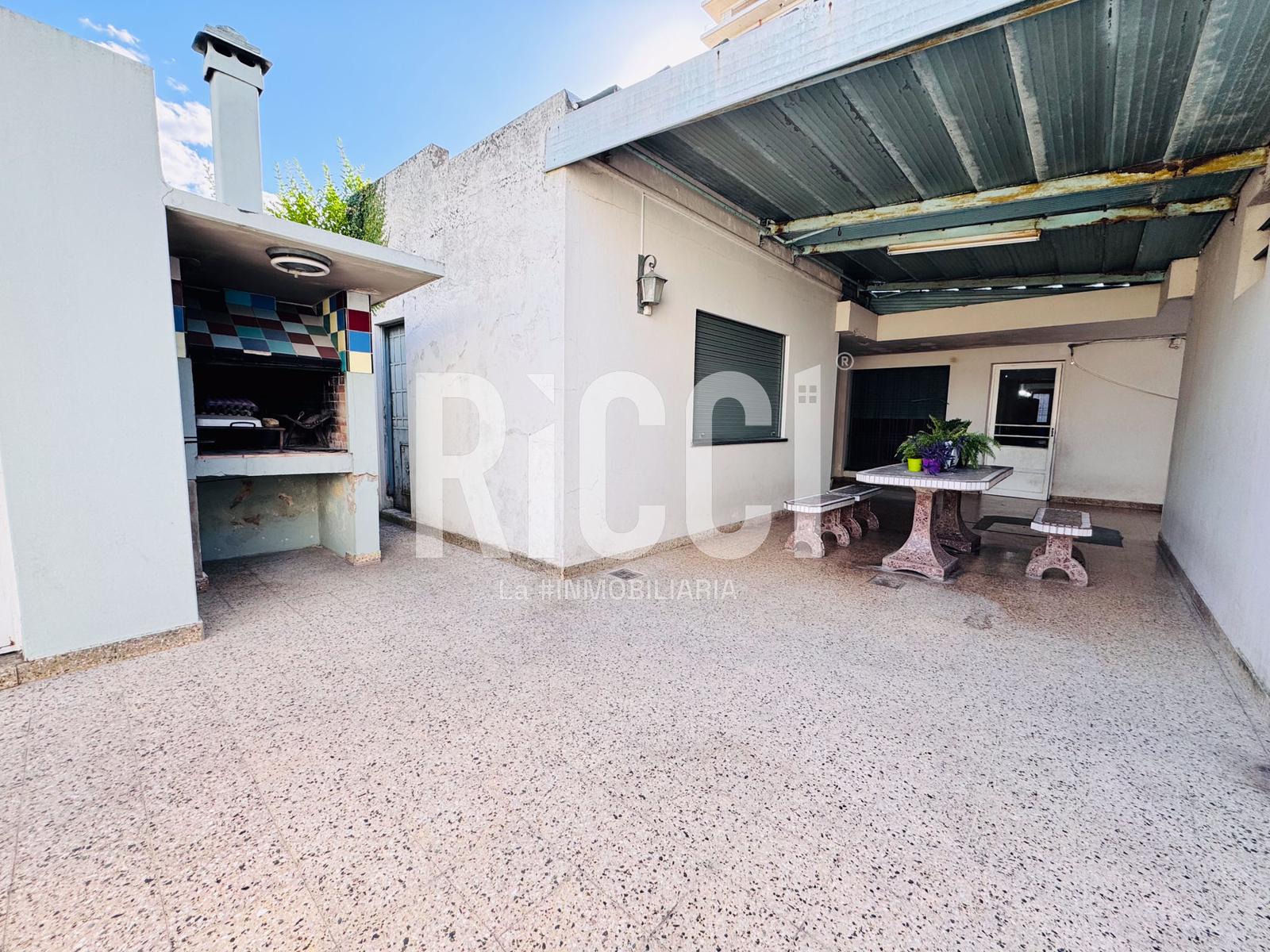 Foto Casa en Venta en Berazategui, Berazategui calle 10 al 4800