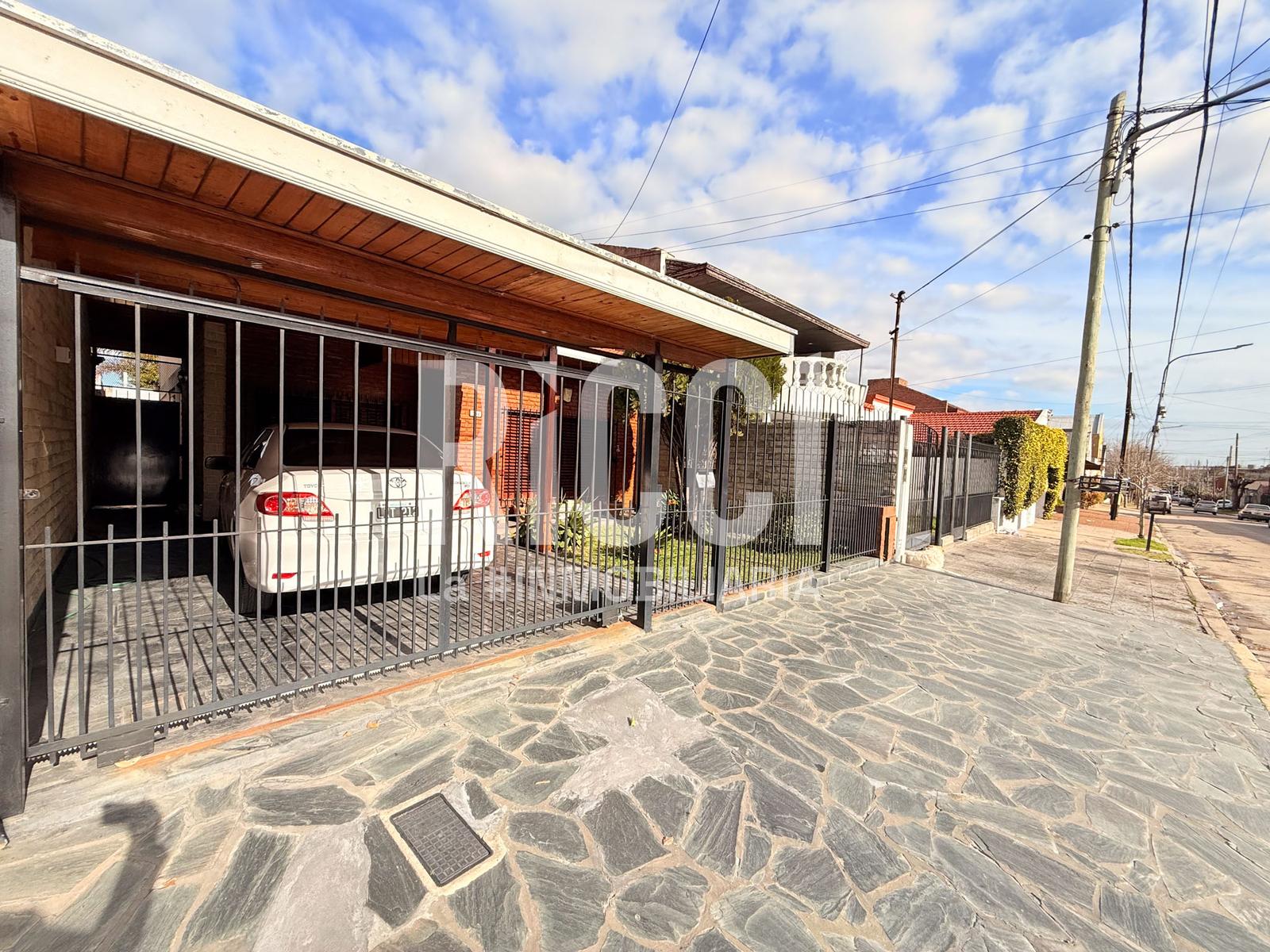 Foto Casa en Venta en Berazategui, Berazategui calle 16 al 4400