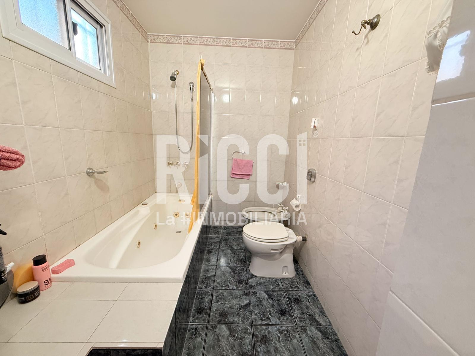 Foto Casa en Venta en Berazategui, Berazategui calle 16 al 4400