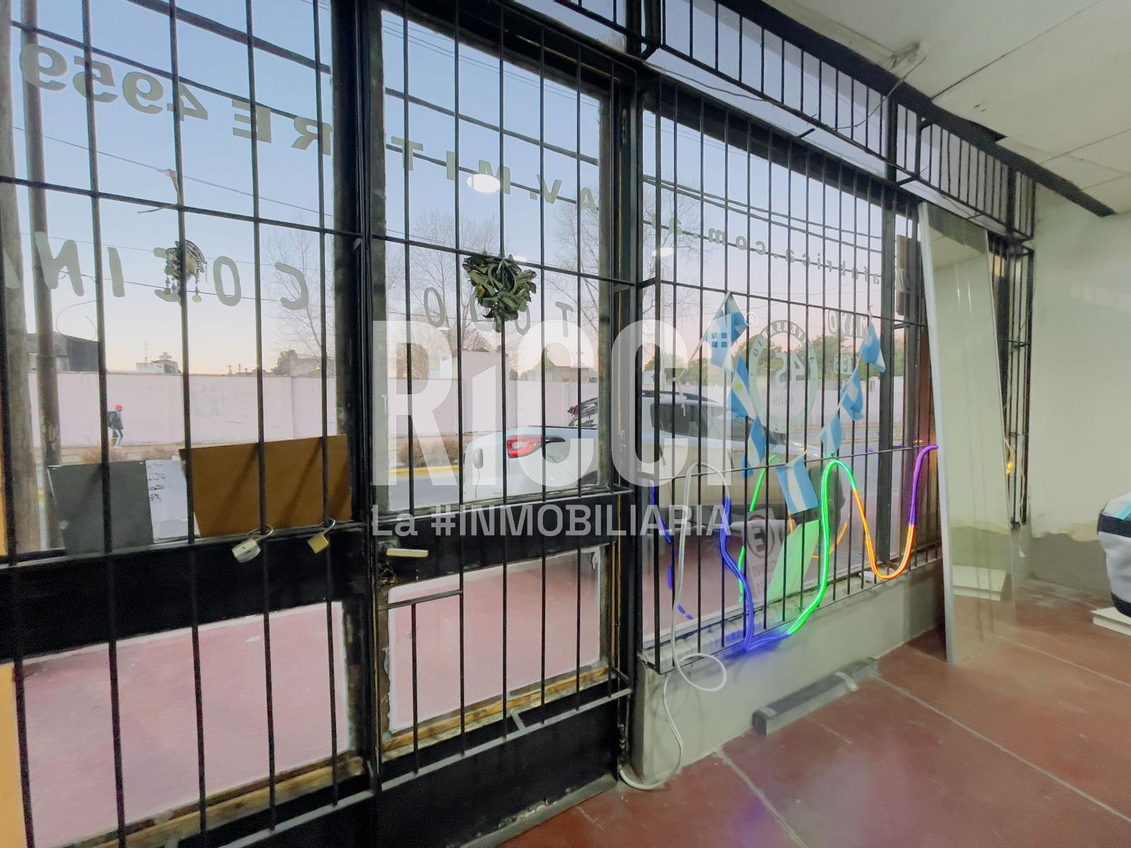 Foto Local en Venta en Ezpeleta Este, Quilmes Avenida Mitre al 4900
