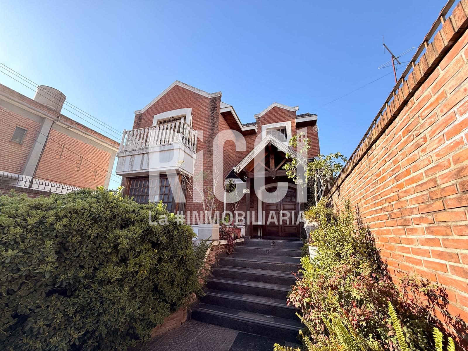 Foto Casa en Venta en Berazategui, Berazategui calle 18A al 5200