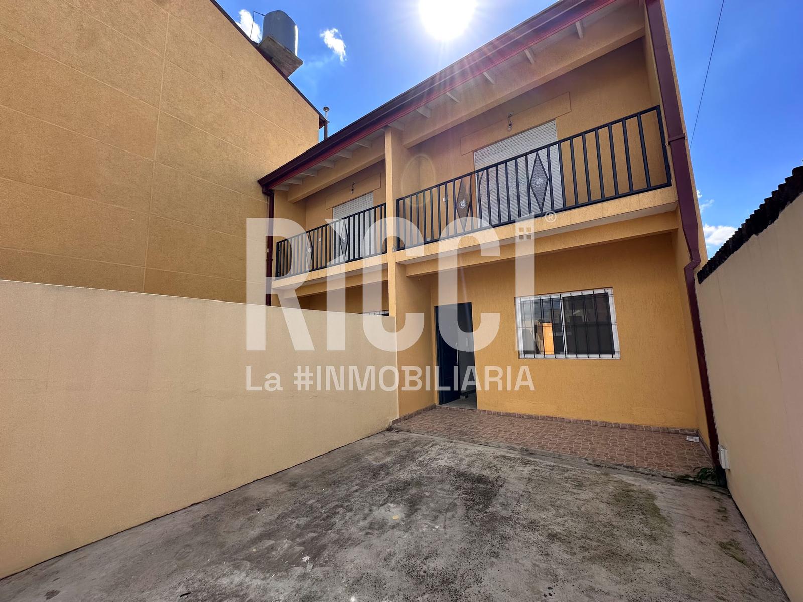 Foto Casa en Venta en Berazategui, G.B.A. Zona Sur Duplex 3 ambientes con cohera a estrenar en venta Berazategui