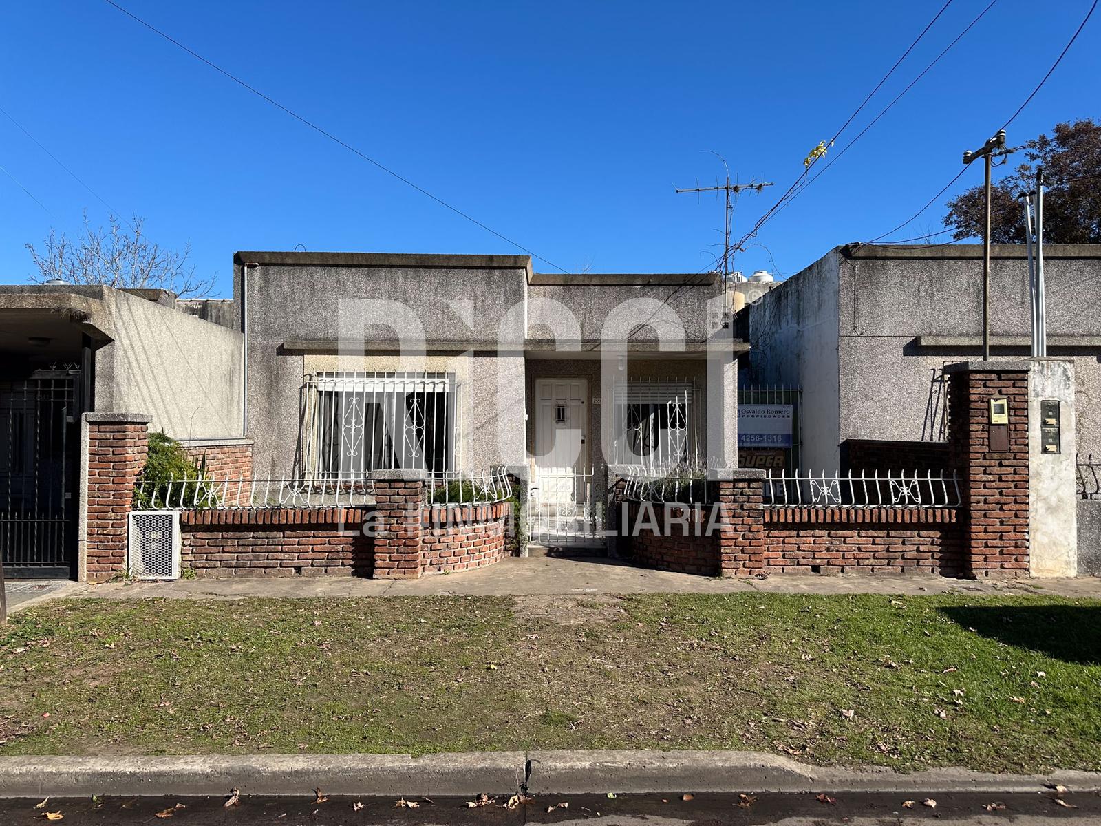 Foto Casa en Venta en V.España, Berazategui 149 al 2500