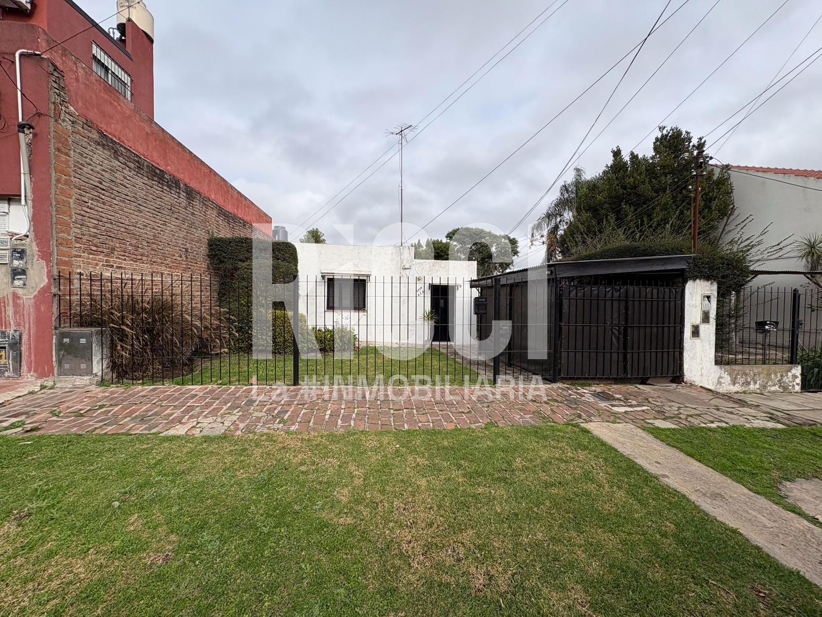 Foto Casa en Venta en Berazategui, G.B.A. Zona Sur Calle 133 al 1300