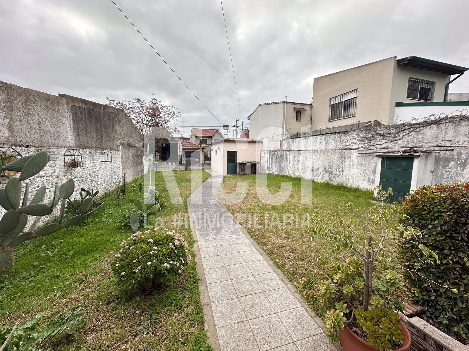 Foto Casa en Venta en Berazategui, G.B.A. Zona Sur 135 al 1400